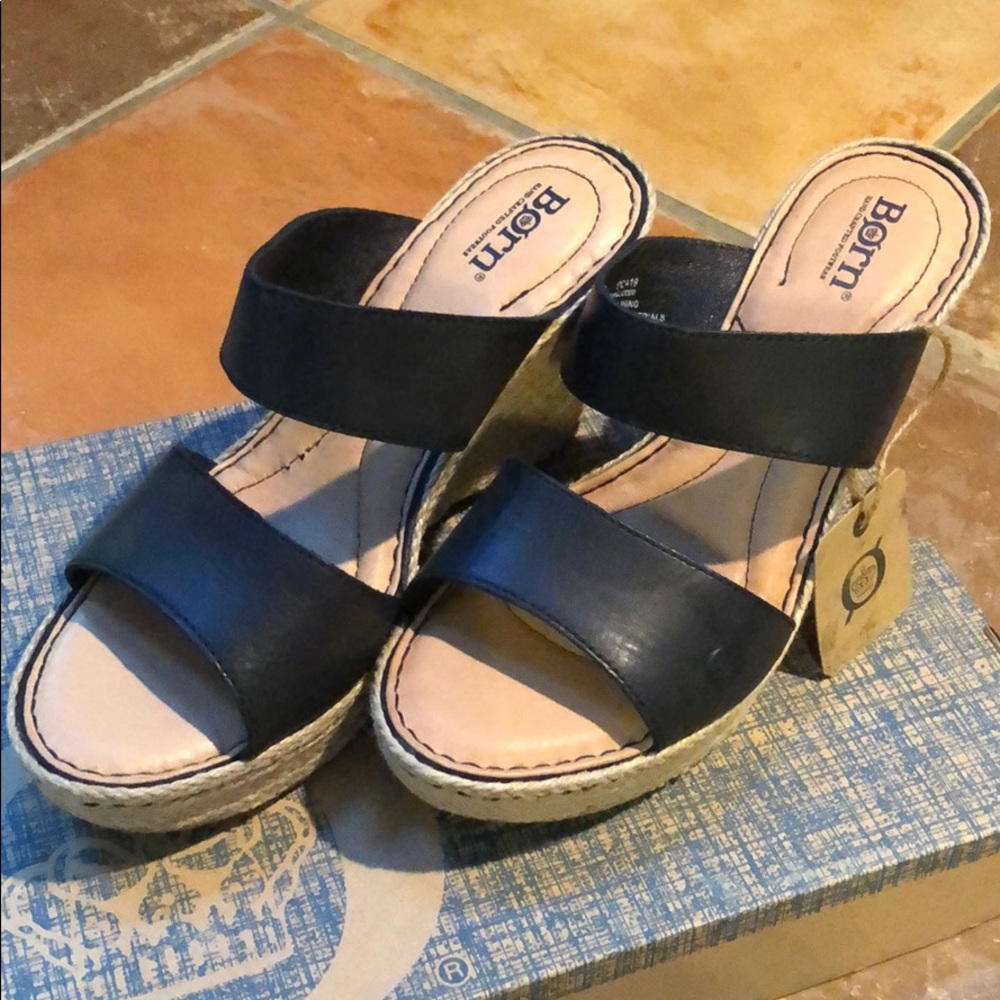 Born black AAKASH shoes size 9.  40.5 euro